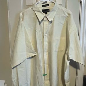 Men’s short sleeve button-down